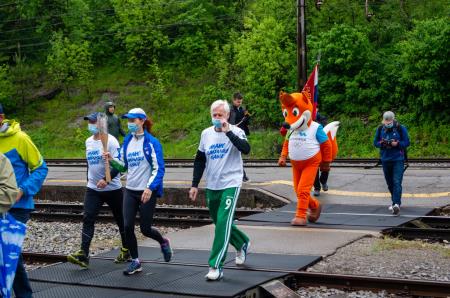 KLJUB KISLEMU VREMENU JE SLOVENSKA OLIMPIJSKA BAKLA V BOROVNICO PRINESLA OLIMPIJSKI ŽAR 6